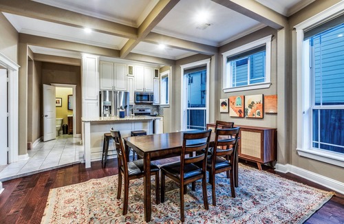 Oak Cliff House | Bishop Arts 3BR - Walkable Restaurants & Nightlife - World Cup 2026 - Sleeps 10