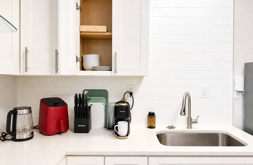Kessler Apartment | Bishop Arts Studio w/Parking, Washer/Dryer, TV