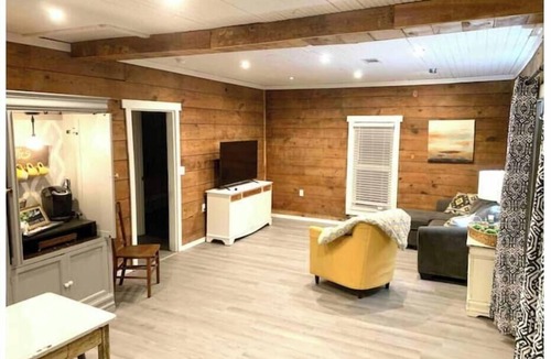 Searcy House | Bison Hall 3, no cleaning fee. 1 block from Harding