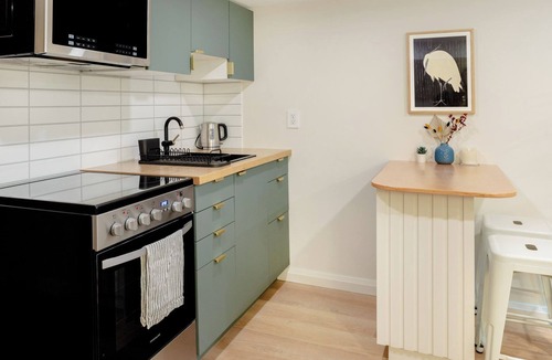 Wallace Emerson House | Bloordale Basement, Cozy and Clean