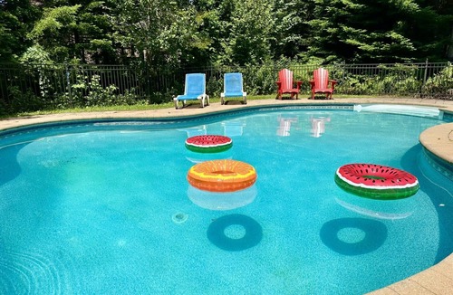 Fiddler Lake Resort Ski Chalet | Blue Bear Spa ,private pool & lake access