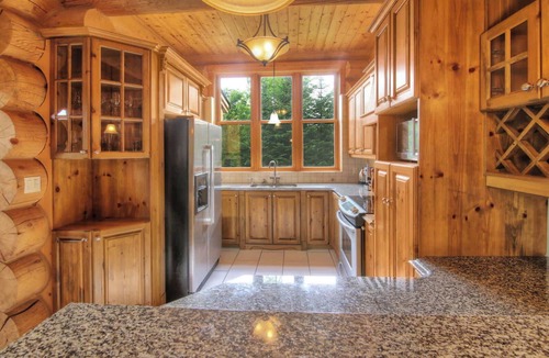Fiddler Lake Resort Ski Chalet | Blue Moose Private pool, spa & lake access