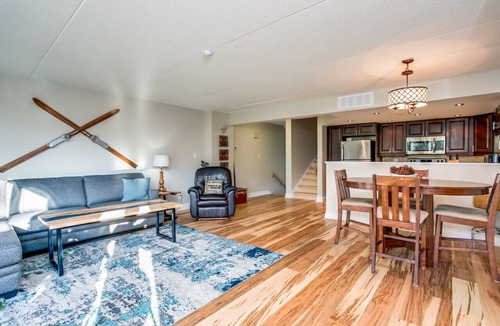 The Blue Mountains Apartment | Blue Mountain Ski in/Ski Out Chalet Condo