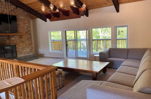 The Blue Mountains Ski Chalet | Blue Mountain Chalet renovated!/pet friendly