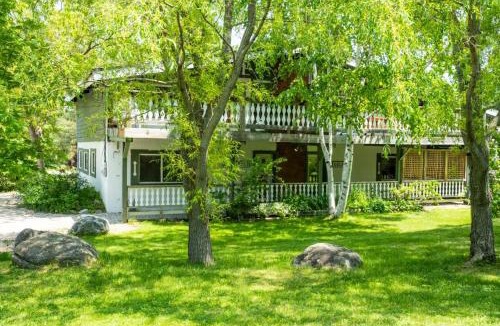 The Blue Mountains House | Blue Mountain Cottage Private Beach Access BBQ