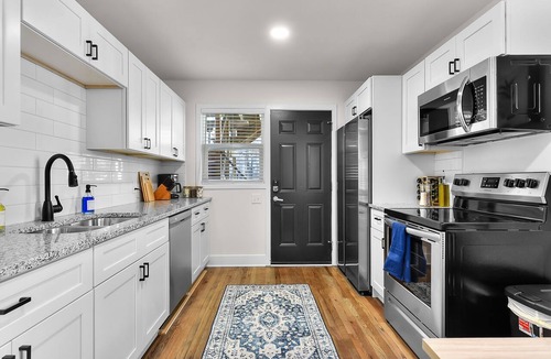 Downtown Omaha Apartment | Blue Oasis: Modern 1-Bed Retreat Apt 1