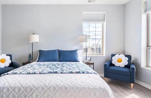 Dearborn Apartment | Blue Oasis