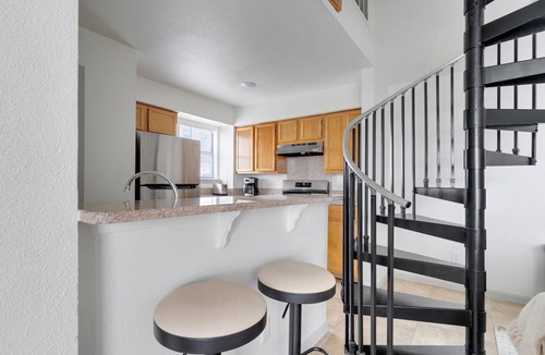 Waller Creek District Apartment | Blueground | Downtown Austin, pool, nr Texas State Capitol