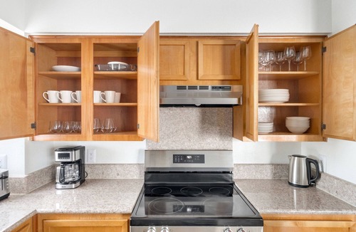 Waller Creek District Apartment | Blueground | Downtown Austin, pool, nr Texas State Capitol