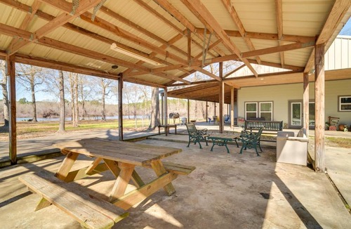Negreet House | Boat Launch On-Site: Lakefront Toledo Bend Getaway
