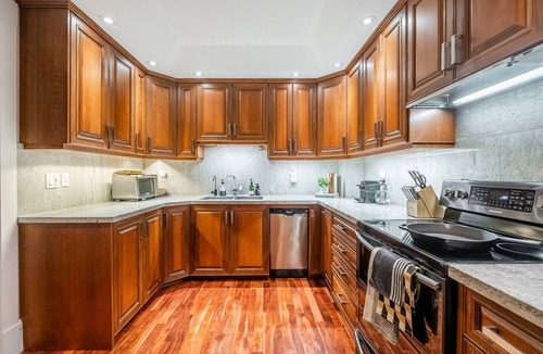 Junction Triangle House | Boho 2 bed, 2.5 bath biohackers oasis - live, work and play!
