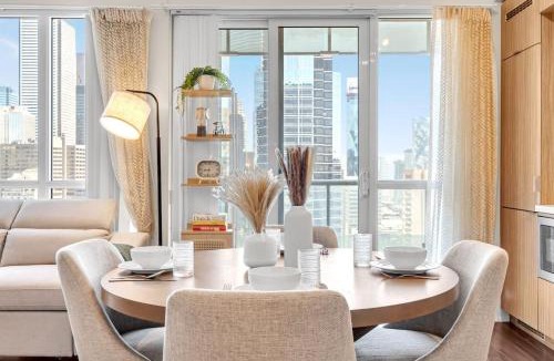 Toronto Entertainment District House | Boho 2bdrm Sleeps 6 near Rogers MTCC Union CN tower