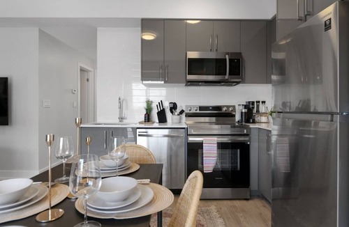 Niagara Falls House | BoHo Townhouse 4 Mins from Falls and Free Parking