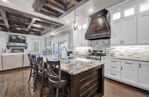 Amarillo House | Book your next weekend getaway or family gatherings here!