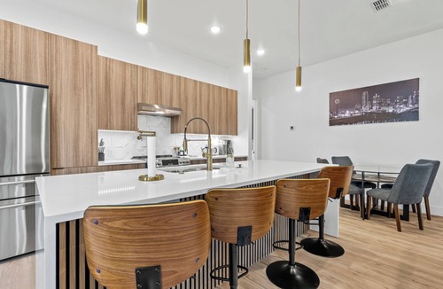 Cedar Crest House | Bottom District Skyline Retreat