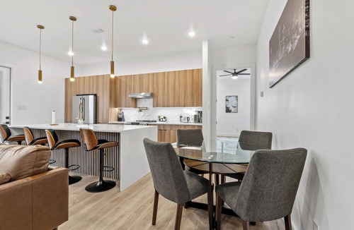 Cedar Crest House | Bottom District Skyline Retreat