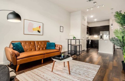 Richardson Apartment | Boulevard Stays Trail Access, Plus Parking, Pool, and Gym!
