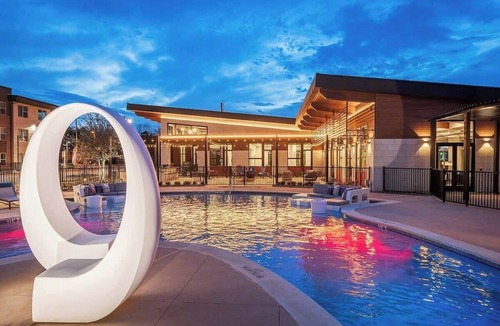 Richardson Apartment | Boulevard Stays Trail Access, Plus Parking, Pool, and Gym!