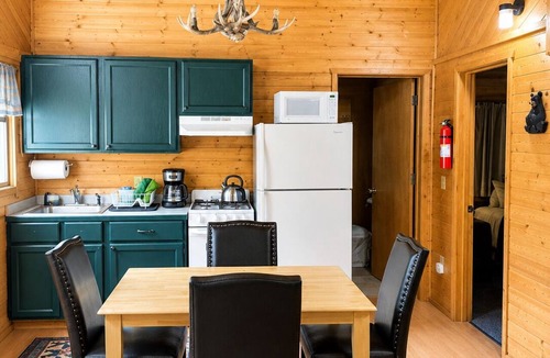 Bear Creek Cabin | Box Canyon Cabins