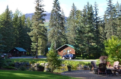 Bear Creek Cabin | Box Canyon "Wolf's Den Cabin" - 2 bed, WIFI