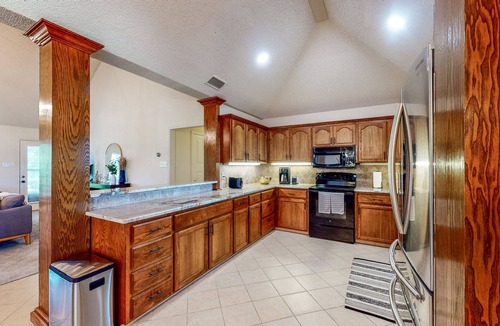 Glen Rose House | Brazos Riverfront Home on Large Waterfront Lot with Private Hot Tub & Canoe
