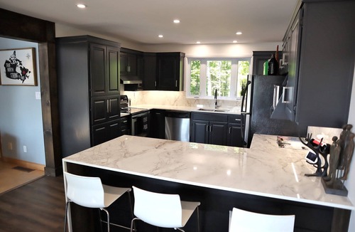 Armour Cottage | Breathtaking Views | Cozy Waterfront Cottage