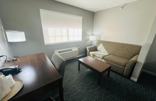 Lincoln Hotel | BridgePointe Inn & Suites by BPhotels, Lincoln I-80 & 27th St