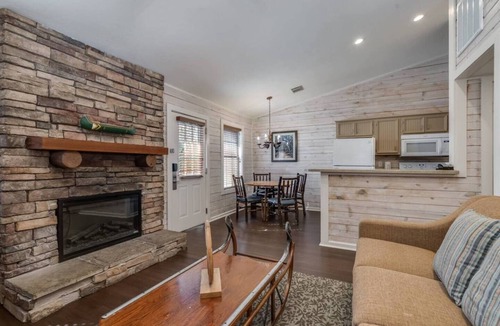 Conroe Apartment | Bright 2 BD/2 BA for family time