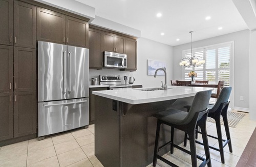 Milton House | Bright 5BR Milton Home~Main Floor Bedroom Retreat