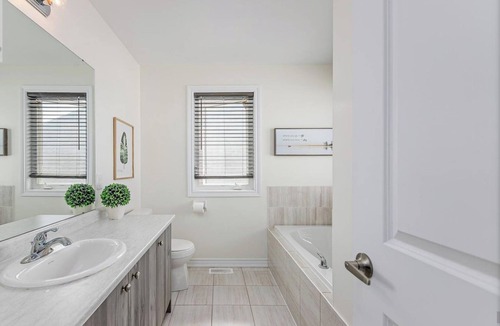 Orillia House | Bright and Blissful 3-Bedroom House