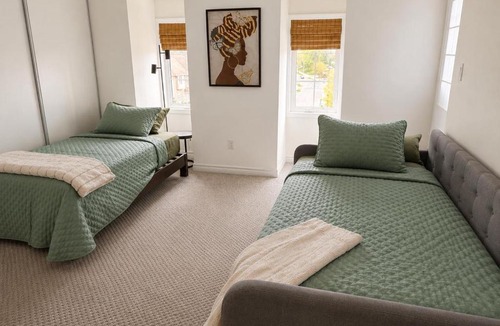 Mount Dennis Apartment | Bright and Spacious 3 Bedroom Townhouse