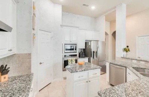 DeSoto House | Bright and spacious 4-bedroom, 2.5-bath DeSoto home featuring 1 king, 3 queen, 1 full, and 1 twin bed. Perfect for families and groups, offering comfort, modern design, and a relaxing stay near Dallas, shopping, and dining.