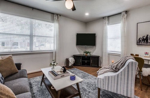 North Central Carrollton House | Bright and Spacious 3 BR 2 BR