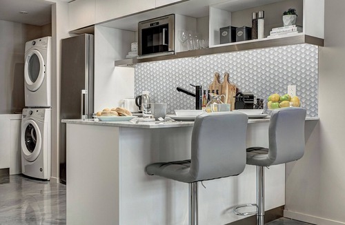 Shaughnessy Village Apartment | Bright Apartment with All Amenities