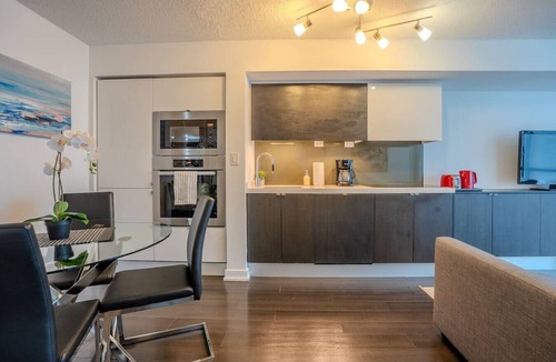 CityPlace Condo | Bright City 1BR Walk Everywhere Sleeps 4