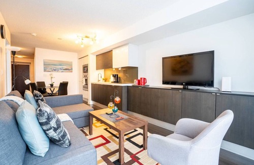 CityPlace Condo | Bright City 1BR Walk Everywhere Sleeps 4