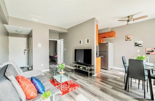 Rosedale Apartment | Bright & Cozy 1 King BR Apt with Netflix - in PRIME Location!