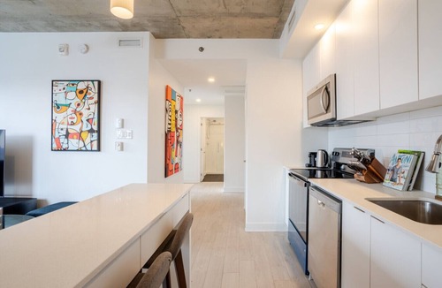Quartier des Spectacles Apartment | Bright Downtown Apartment | Parking On-Site