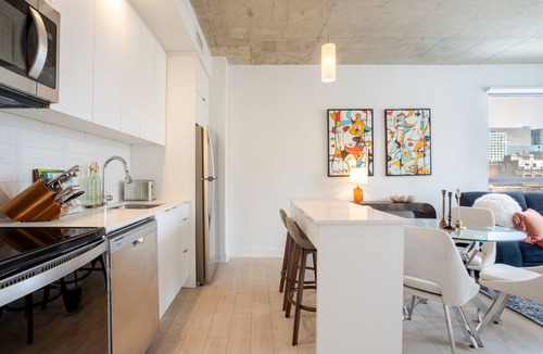 Quartier des Spectacles Apartment | Bright Downtown Apartment | Parking On-Site