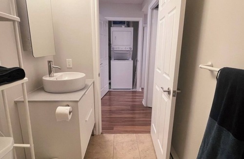 Old East York Condo | Bright east end condo, pet-friendly!