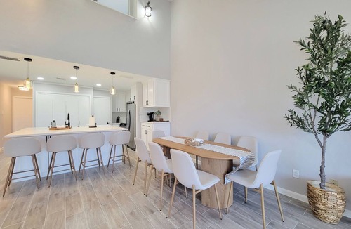 April Sound House | Bright, Modern Lakefront 3 Bedroom Townhouse