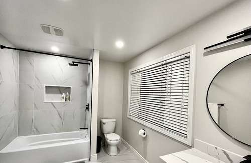 Bowmanville House | Bright Modern Retreat - Private Yard, Dedicated Workspace