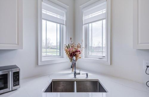 East Gwillimbury Apartment | Bright New 5BR 4BA Entire Home