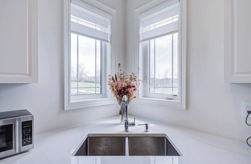 East Gwillimbury House | Bright New 5BR 4BA Sweet Home