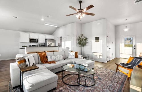 Leon Junction House | Bright & New Med District Home