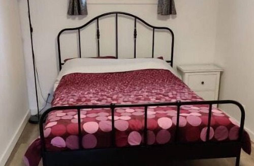 Kitchener Apartment | Bright One Bedroom Apartment w/ Sunroom, Wifi, Parking