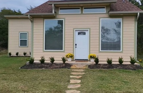 Langston House | Bright & Spacious 2-Bedroom Premier Bungalow at Ballards by The Lake