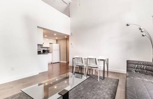 Shaughnessy Village Apartment | Bright Spacious Apt Downtown MTL