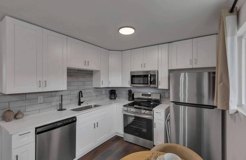 Olde Towne East Apartment | Bright Studio Walkable Olde Towne East Parking