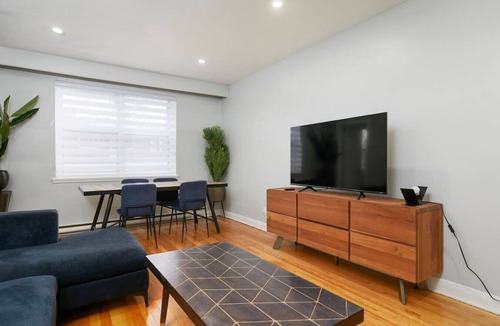 Cote-Des-Neiges—Notre-Dame-De-Grace Apartment | Bright & Stylish 2BR – Prime Stay on MTL